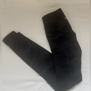 black camo lulu lemon leggings